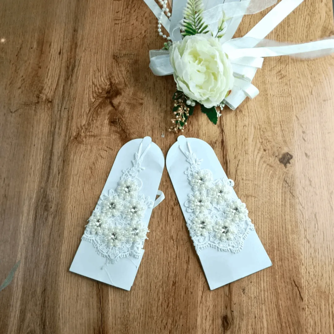 GownLink's Divine Pearl weave Timeless Elegance in Bridal Gloves G21